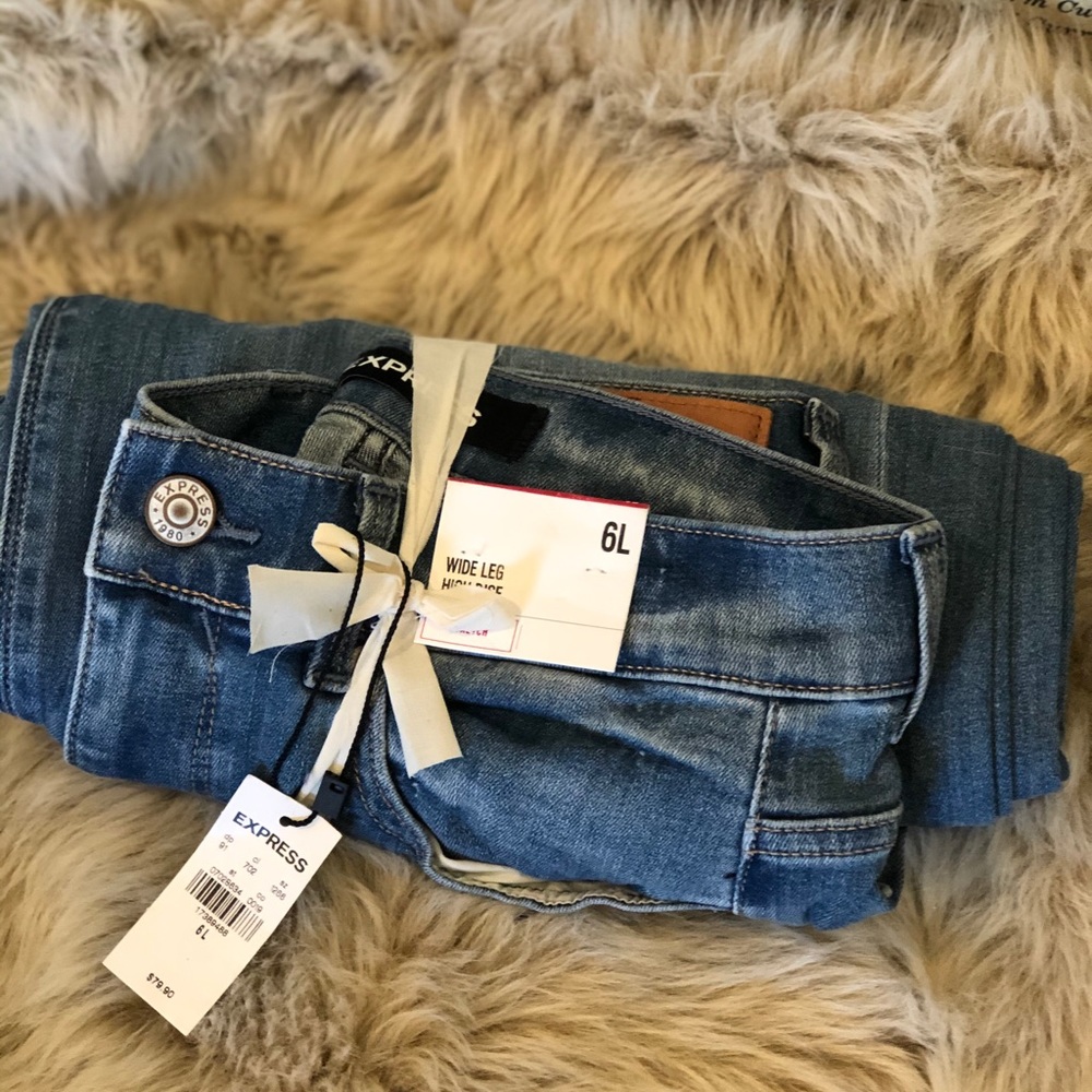 Express size 6L high waisted wide legged jeans